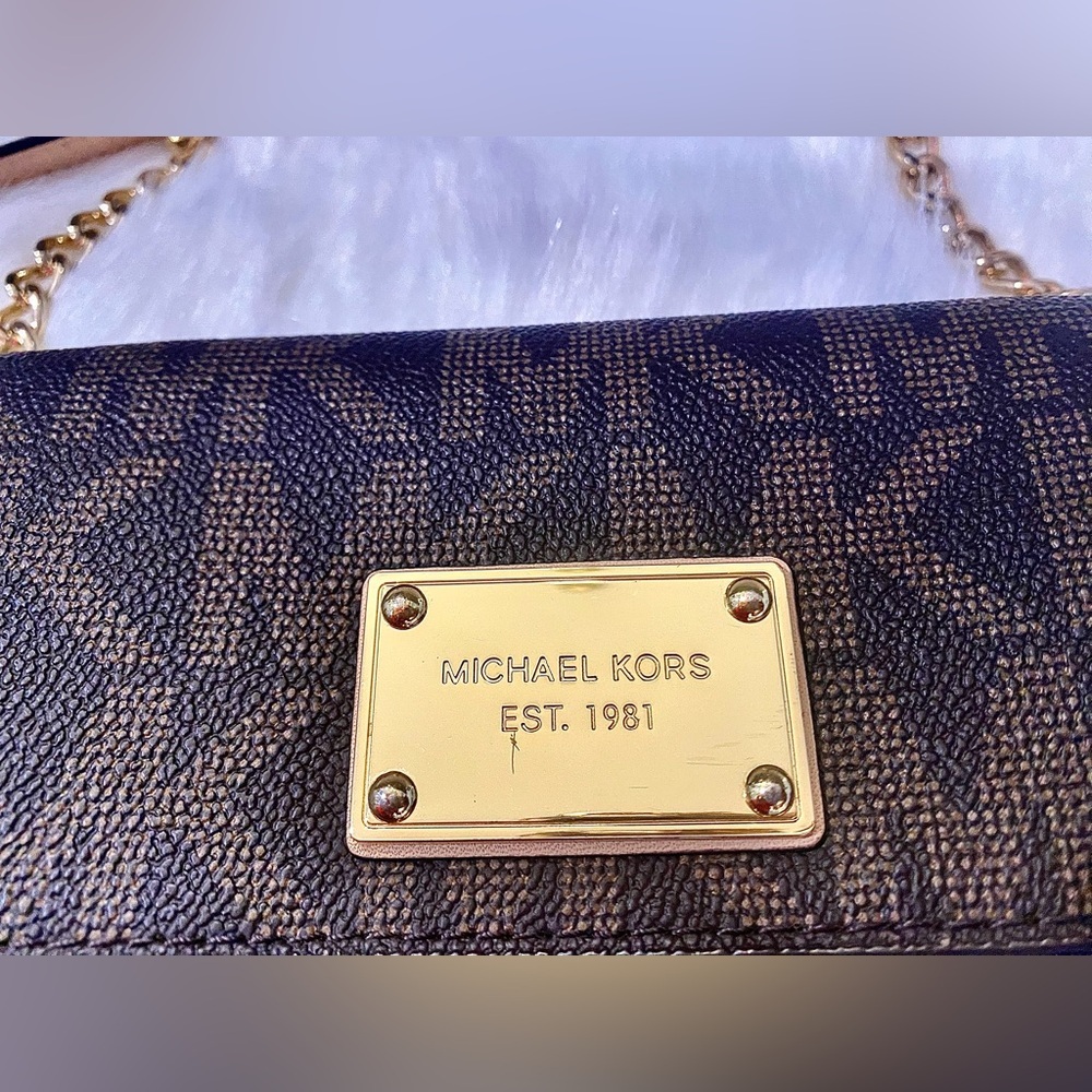 MICHAEL KORS | Purse | Brown Crossbody Bag with Gold Metal Hardware - Picture 13 of 16